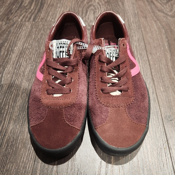 NWOT Vans Burgundy and Cream Sneakers Womens Size7.5 - Picture 2 of 5